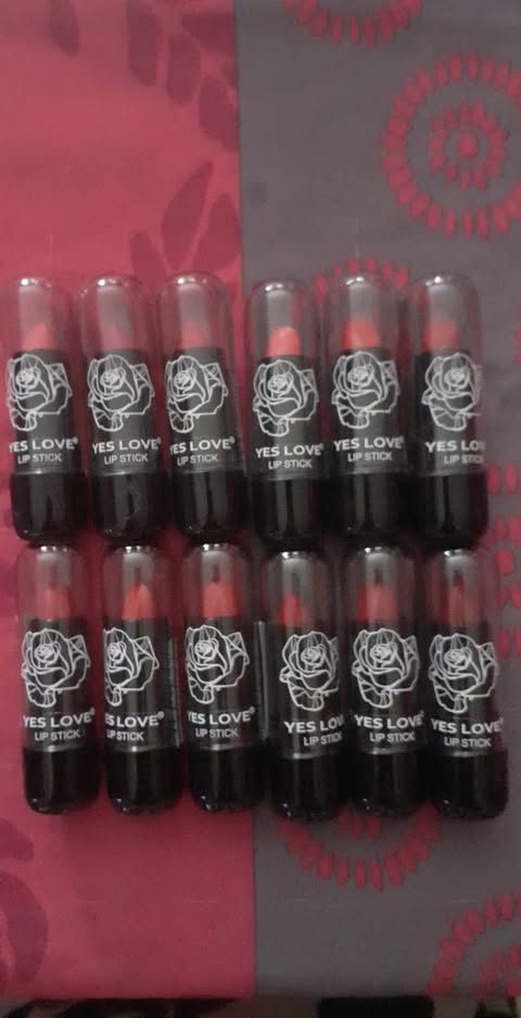 LOT 12 ROUGE A LEVRE